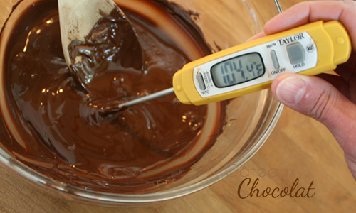 température idéale de la fonte de chocolat noir, blanc et au lait 
